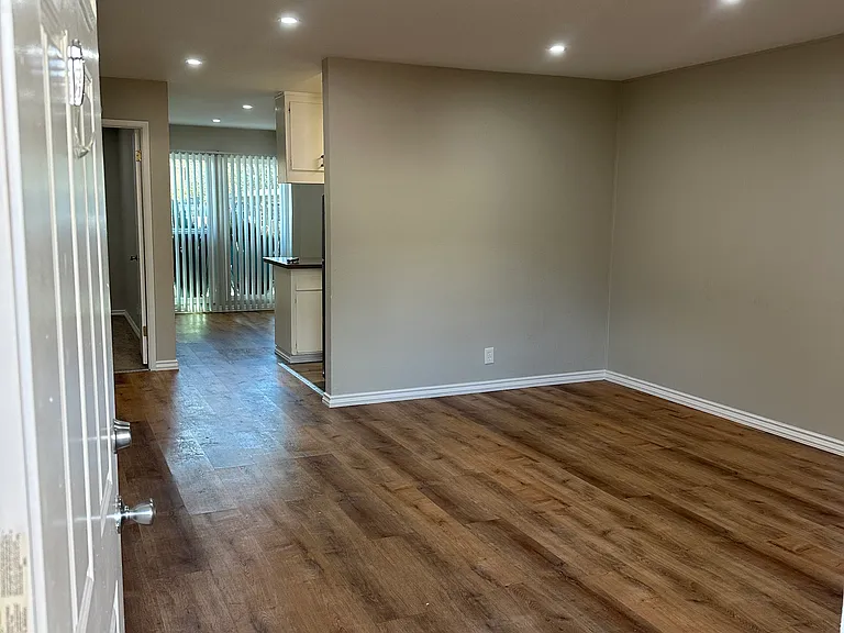 MADISON APARTMENT — Photo 17