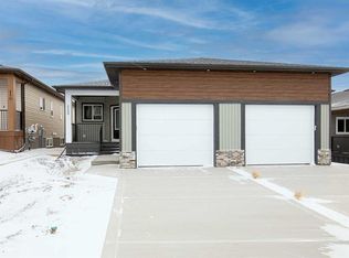 112 E Gray Close, Sylvan Lake, AB T4S0W4