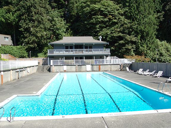 Pool and Clubhouse