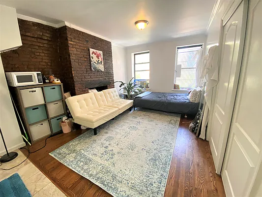 Rented by Douglas Elliman | media 27