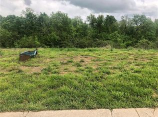 2521 SW Mitchell St, Oak Grove, MO 64075