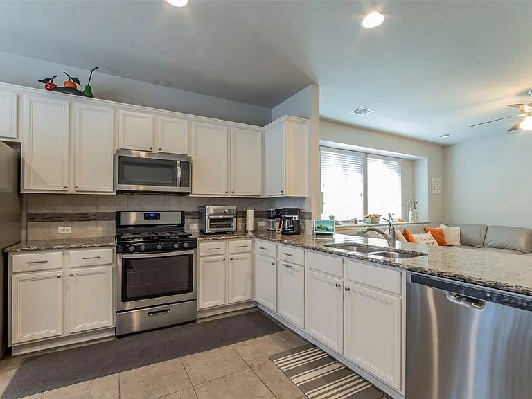 352 S Brook Dr — Photo 7
