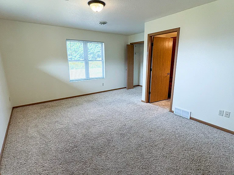 1012 W Shorewood Dr — Photo 16
