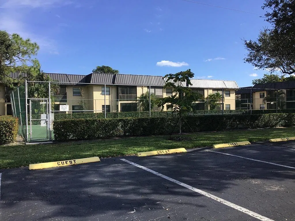 2 bed, 2.0 bath, 787 sqft, $2,000 — Photo 2