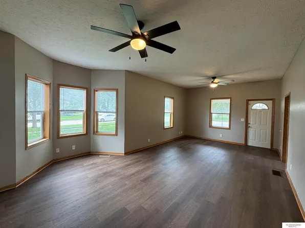 1406 N Main St, Fremont, NE 68025
