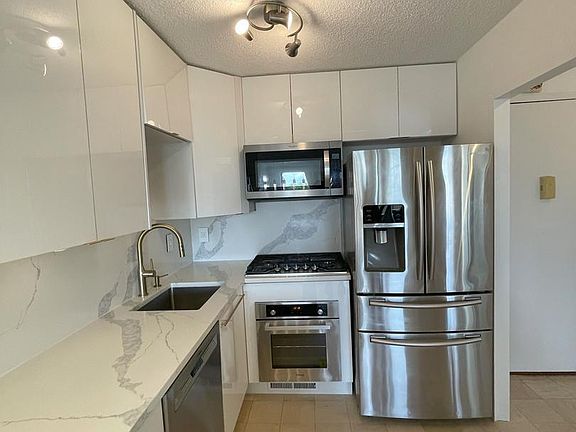 4th image of 5225 Pooks Hill Rd APT 715N