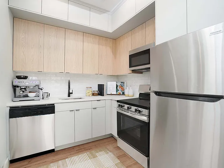 92 Manhattan Ave #2A — Photo 3