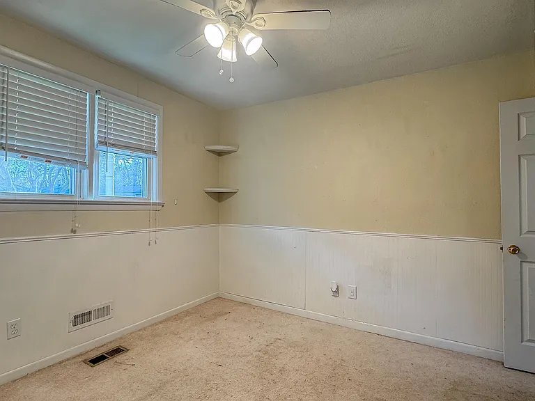 1346 Tallwood St — Photo 20