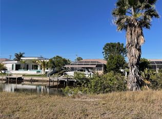 909 SW 40th Ter, Cape Coral, FL 33914