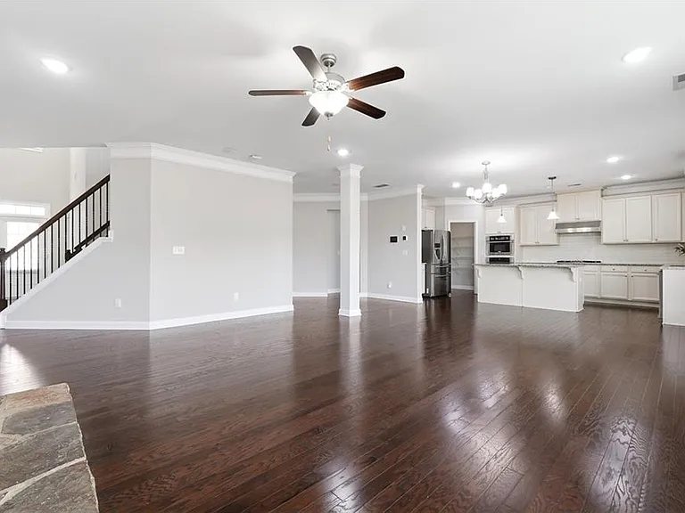 304 Cochin Dr — Photo 13
