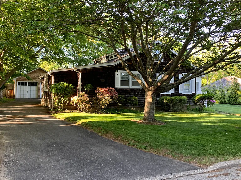 25 Harvest Ln — Photo 2