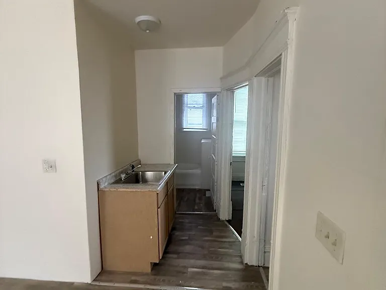 1231A W Windlake Ave — Photo 1