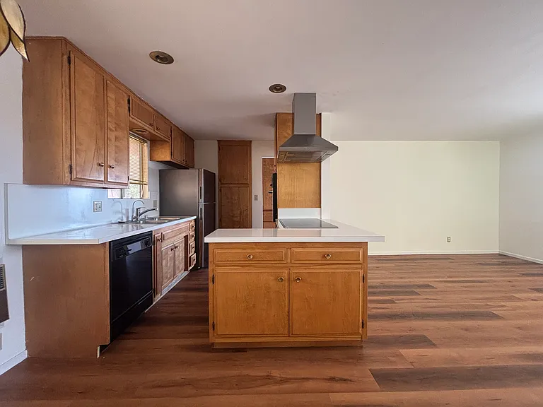 603 Kingsford St — Photo 8