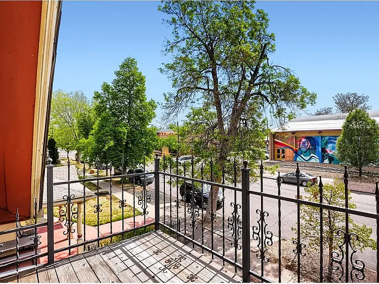 2929 Curtis St #B — Photo 5