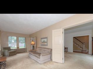 42 Maple St, Lynnfield, MA 01940