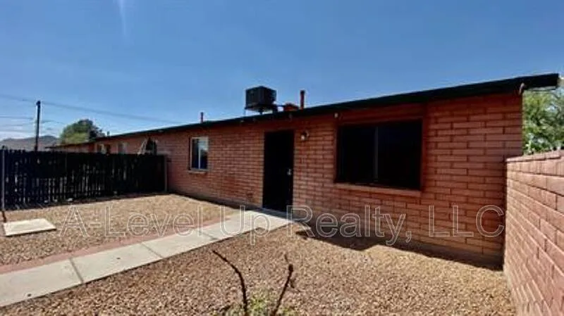 1045 S Herbert Ave #2