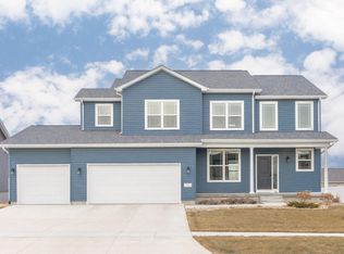 2703 Maple Grove Dr, Cedar Falls, IA 50613