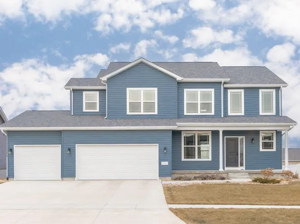 2703 Maple Grove Dr, Cedar Falls, IA 50613