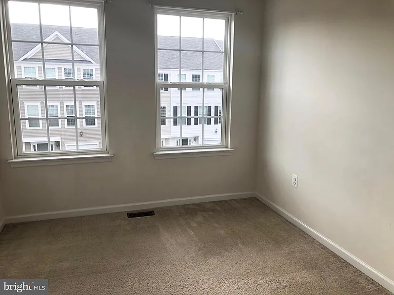 8323 Heritage Crossing Ct — Photo 21