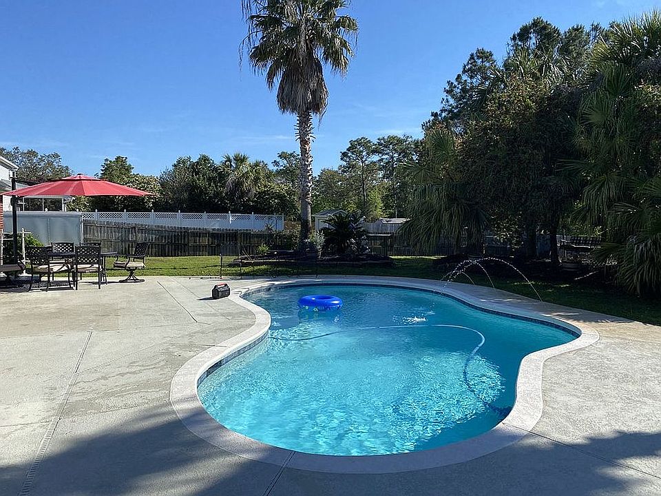 Amazing Pool and backyard