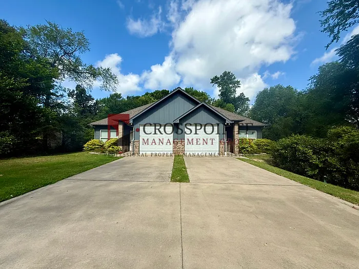 16174 Echo Glen Dr — Photo 2