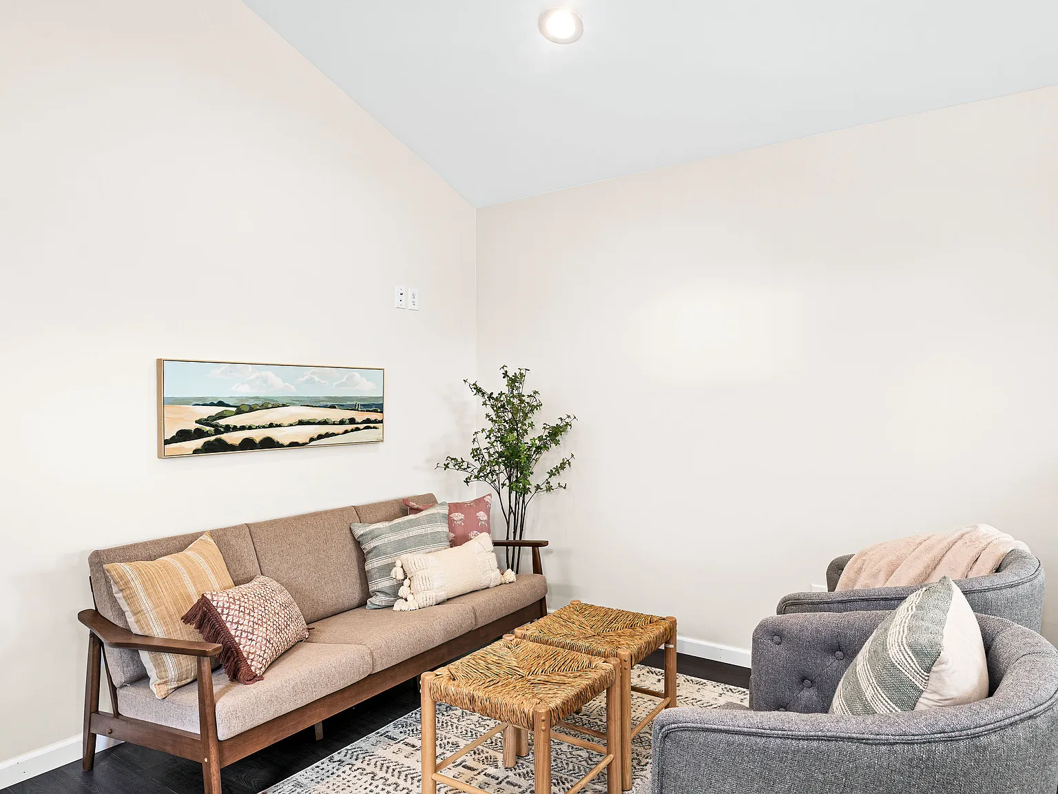 2 bed, 720 sqft, $1,785 — Photo 3