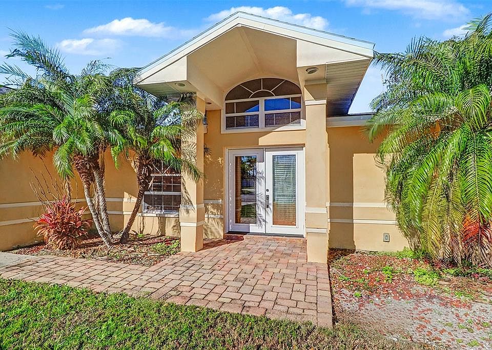 1st image of 15918 Redington Dr