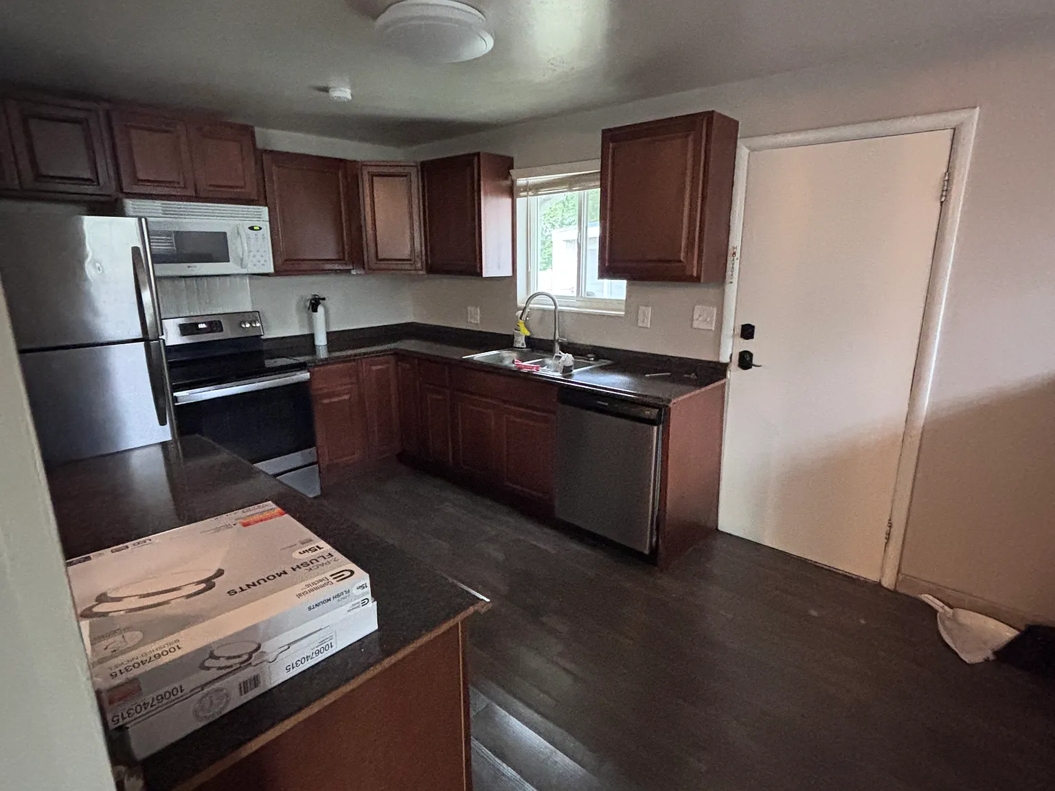 2 bed, 950 sqft, $1,550 — Photo 3