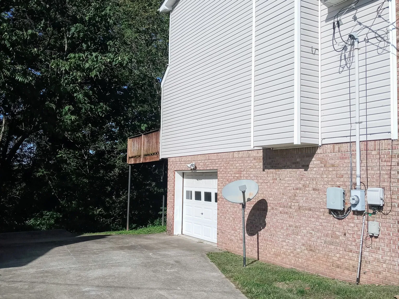 3 bed, 2.0 bath, 2083 sqft, $1,625 — Photo 3