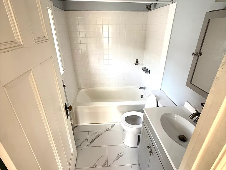 128 Hammond St #6 — Photo 4