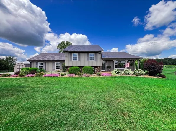 3083 N 2150th St, Beecher City, IL 62414