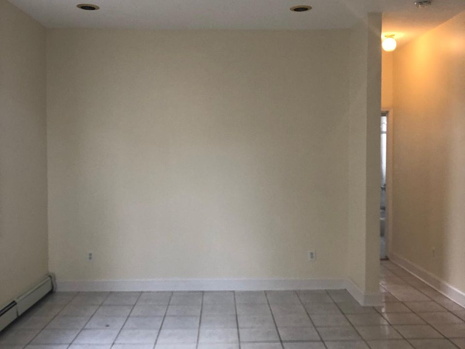 2nd image of 166 Bayview Ave #2