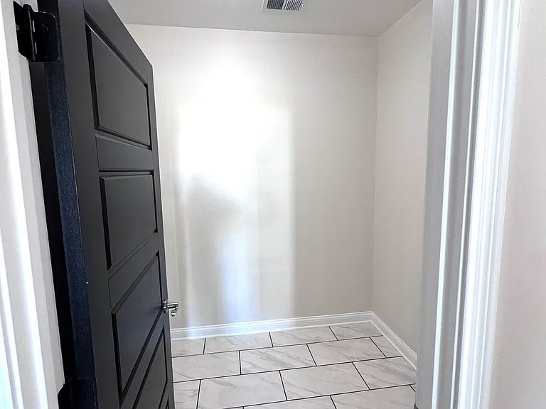 108 Patchen Dr — Photo 5