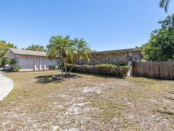 3rd image of 1501 Beverly Dr