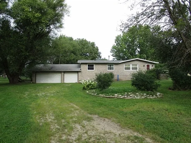 7513 W Lancaster Rd photo 1