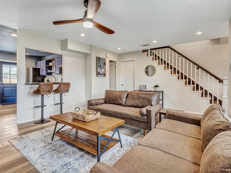 11611 Rousseau St — Photo 23