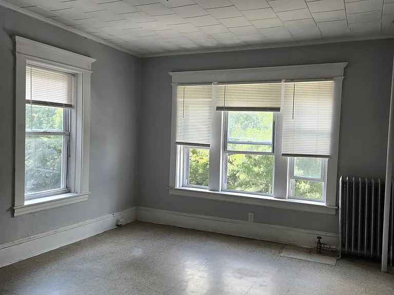 236 Locust St #2R — Photo 6