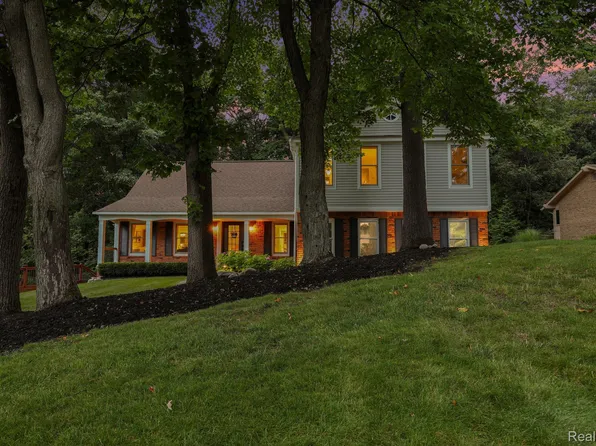 8265 Deerwood Rd, Clarkston, MI 48348