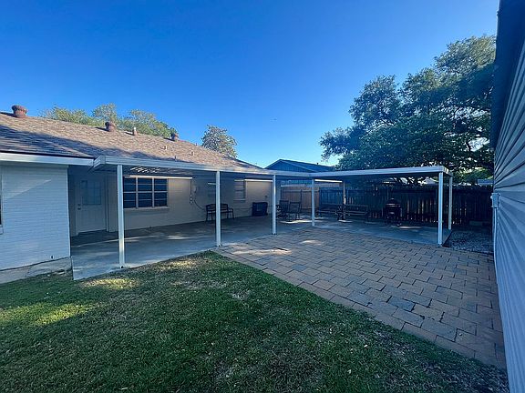 2nd image of 200 Leisure Ln