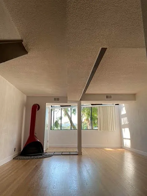 2 bed, 1.5 bath, 1100 sqft, $3,950 — Photo 3