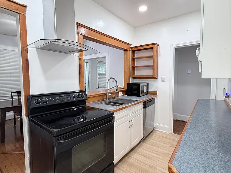 4204 Kennedy St — Photo 3