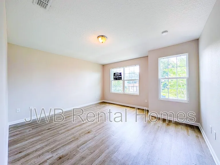 8709 Berry Ave — Photo 6