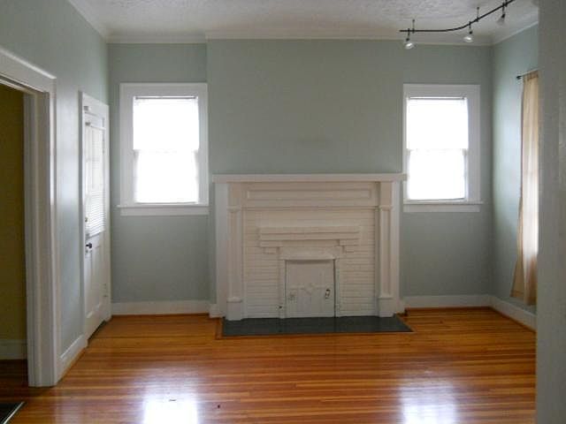 2nd image of 2821 Beacon Ave