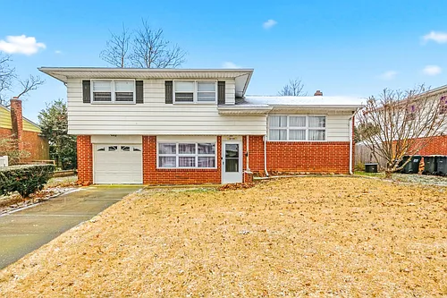 2115 Armour Dr Photo 1