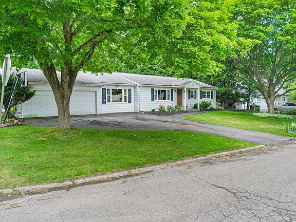 2nd image of 25 Clover Rd