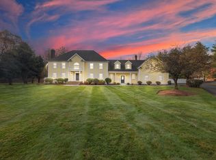 13 Kraw Dr, Dover, MA 02030