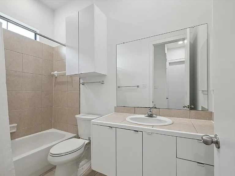 1105 W 21st St #B — Photo 20