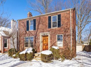 1394 Hampton Rd, Grosse Pointe Woods, MI 48236