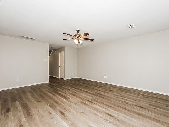 4th image of 6945 Meadow Way Ln