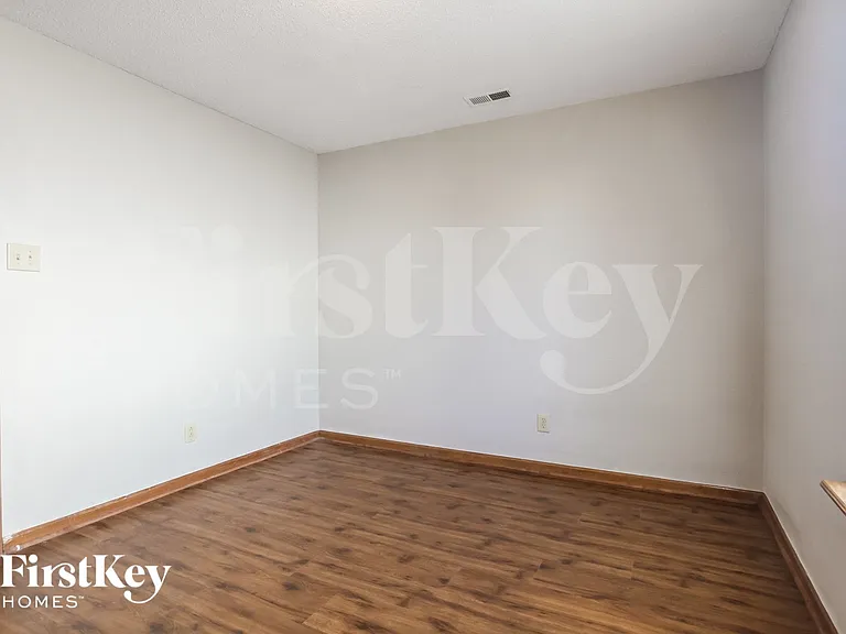 301 Sunbeam Ln — Photo 8